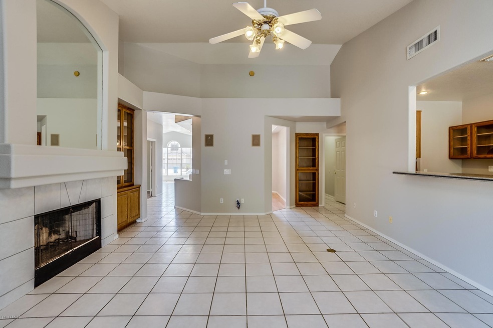 872 N Pineview Dr, Chandler, AZ 85226 - photo 1