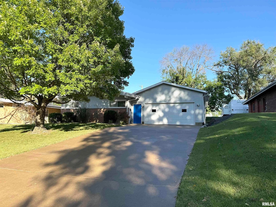 707 Edgewood Dr, Quincy, IL 62301 - photo 1