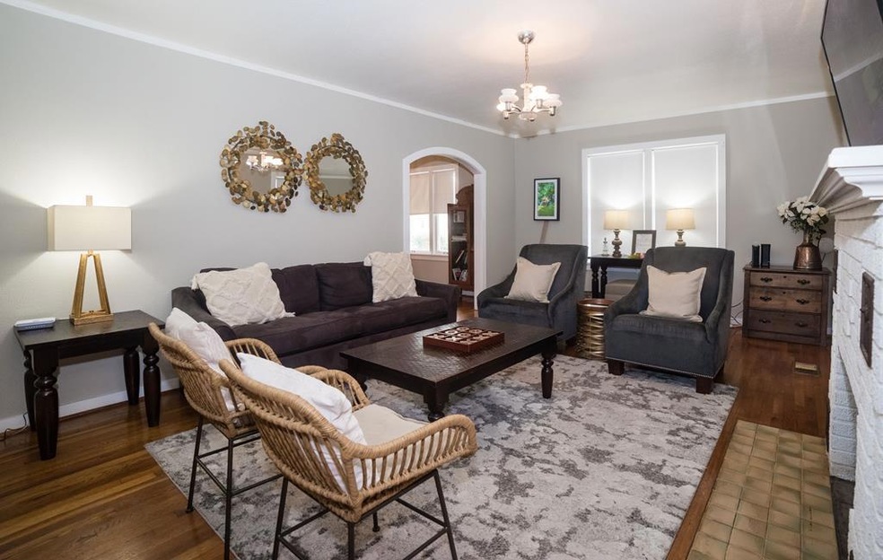 215 W College St, Fredericksburg, TX 78624 - photo 1