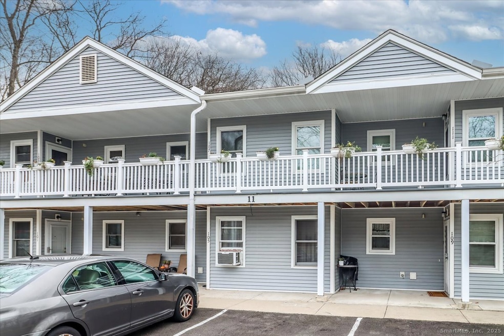 107 Hidden Knolls Cir unit 107, Monroe, CT 06468 - photo 1