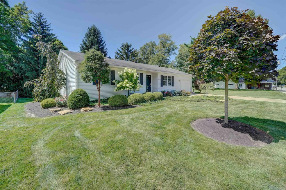 207 N Dewey St, Auburn, IN 46706 - photo 1