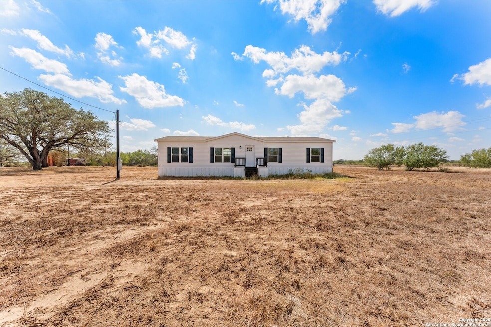 3037 Farm To Market Road 1333, Poteet, TX 78065 - photo 1