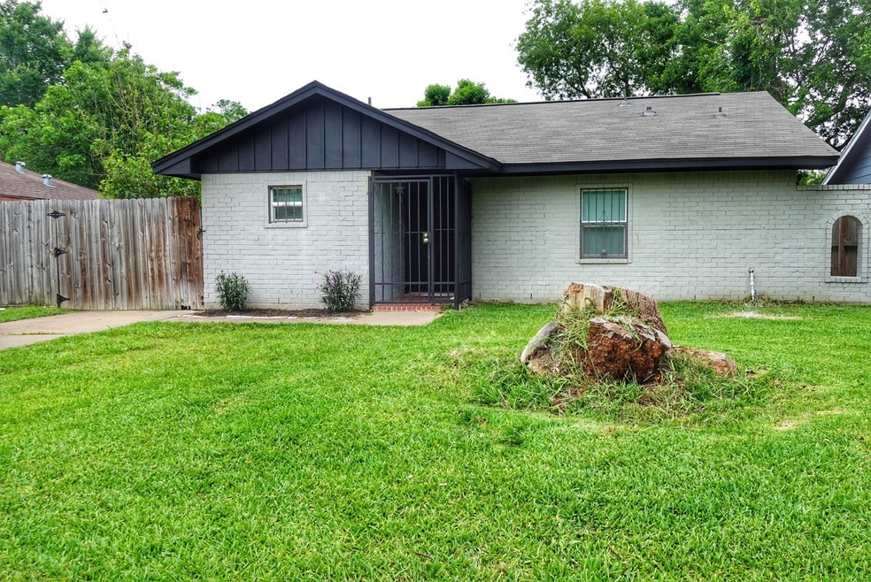 838 Grenshaw St, Houston, TX 77088 - photo 1