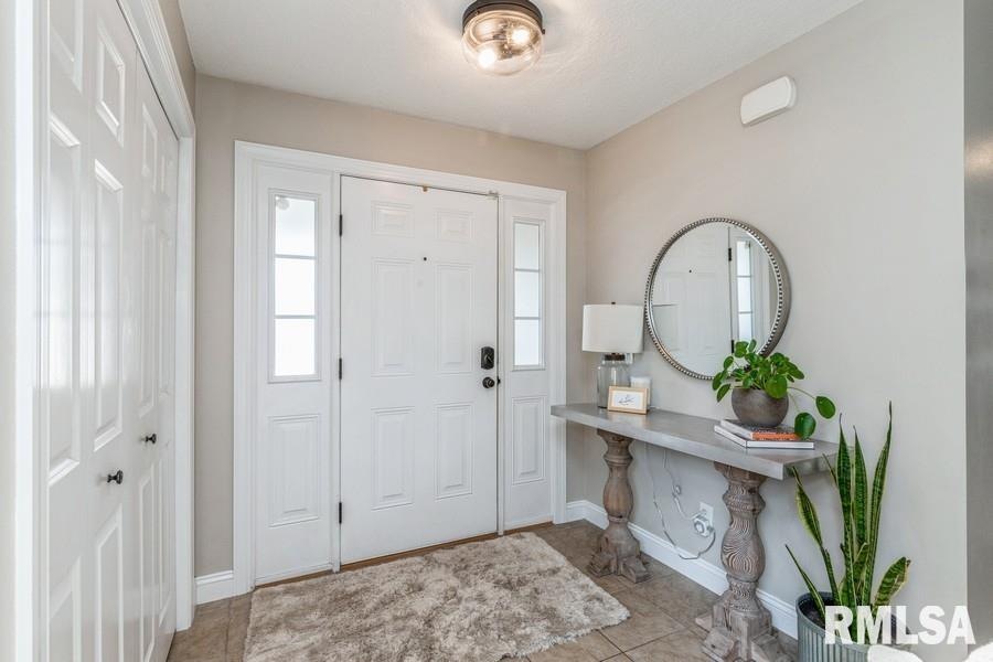 3044 W 34th St, Davenport, IA 52806 - photo 1