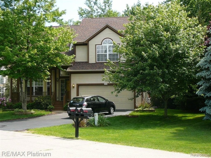 2744 Court Lane South