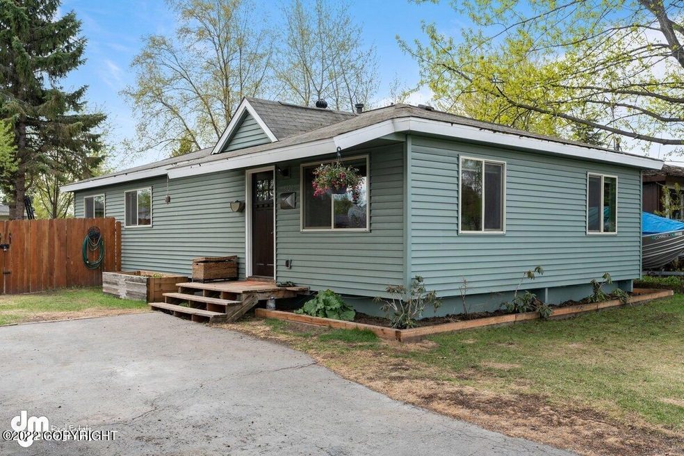Exterior Front_MAX8302
