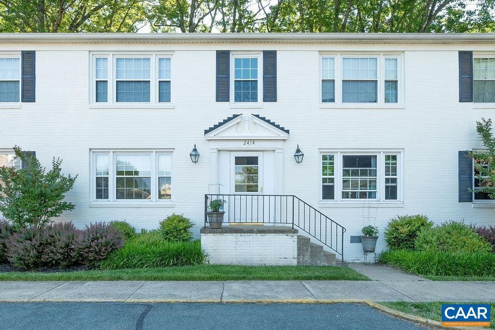 Walking distance to  JAG/Darden, and Law schools. 