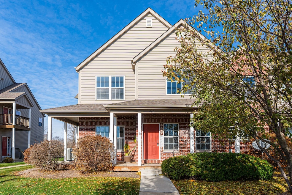 639 Stonegate Dr, Sycamore, IL 60178 - photo 1