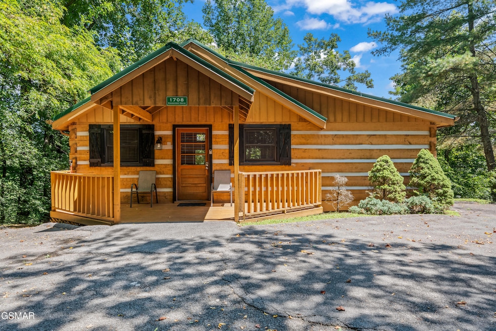 1708 Ridgecrest Dr, Sevierville, TN 37876 - photo 1