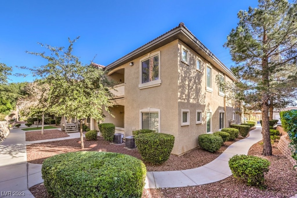 2nd Floor Corner Unit, close to parking and Garage