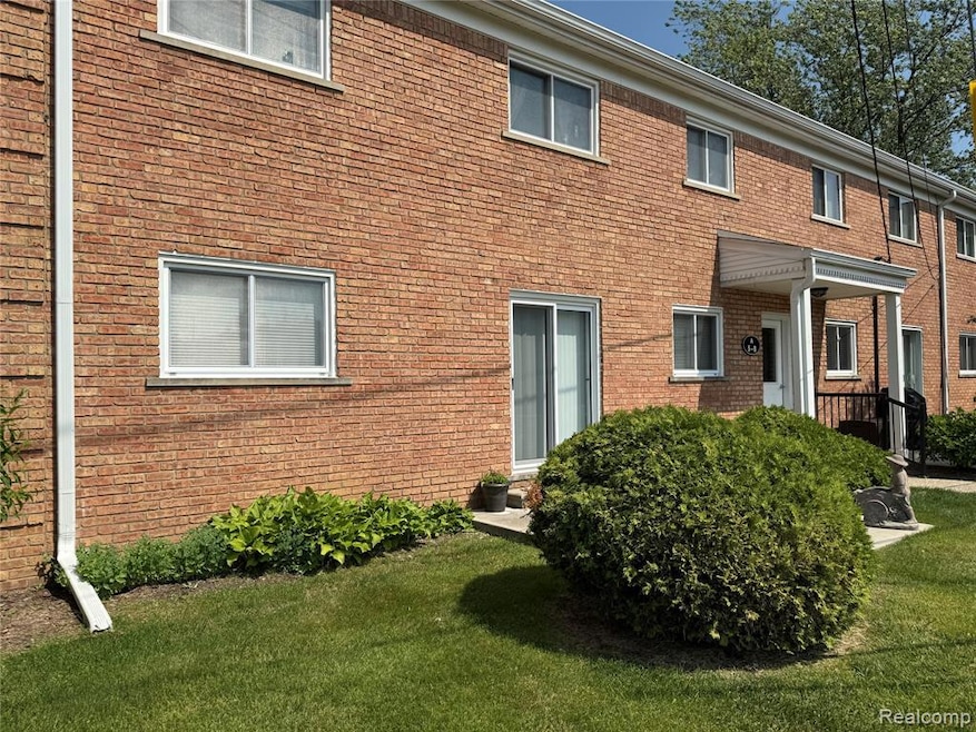 801 W Long Lake Rd, Bloomfield Hills, MI 48302 - photo 1