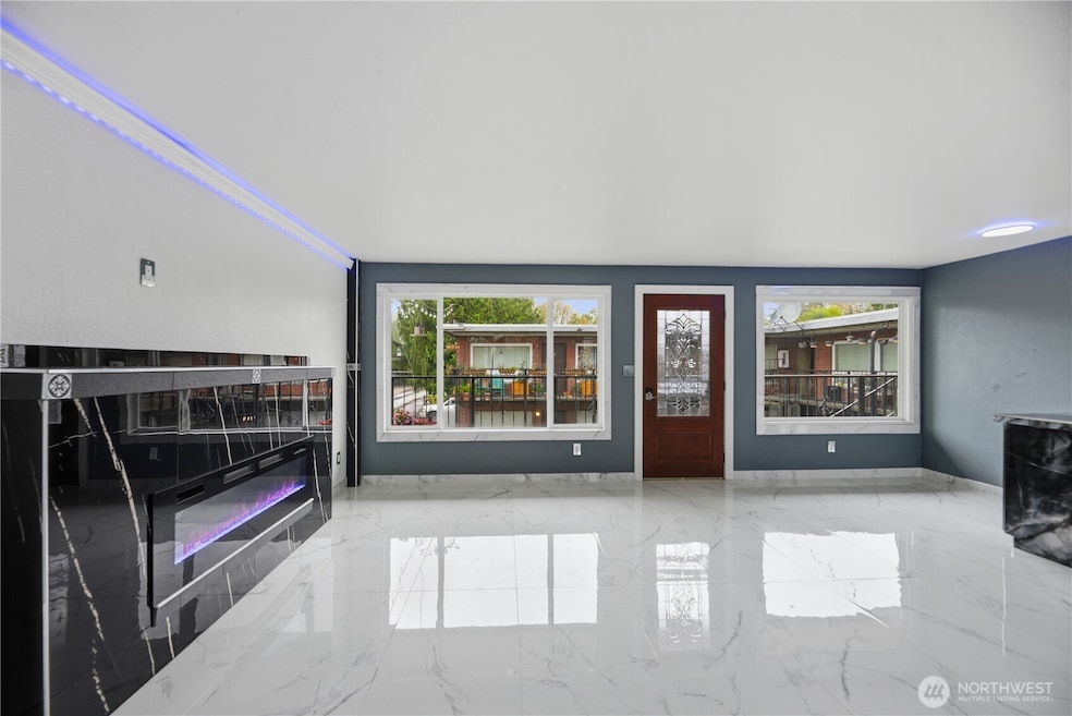 748 S Cloverdale St unit 8, Seattle, WA 98108 - photo 1