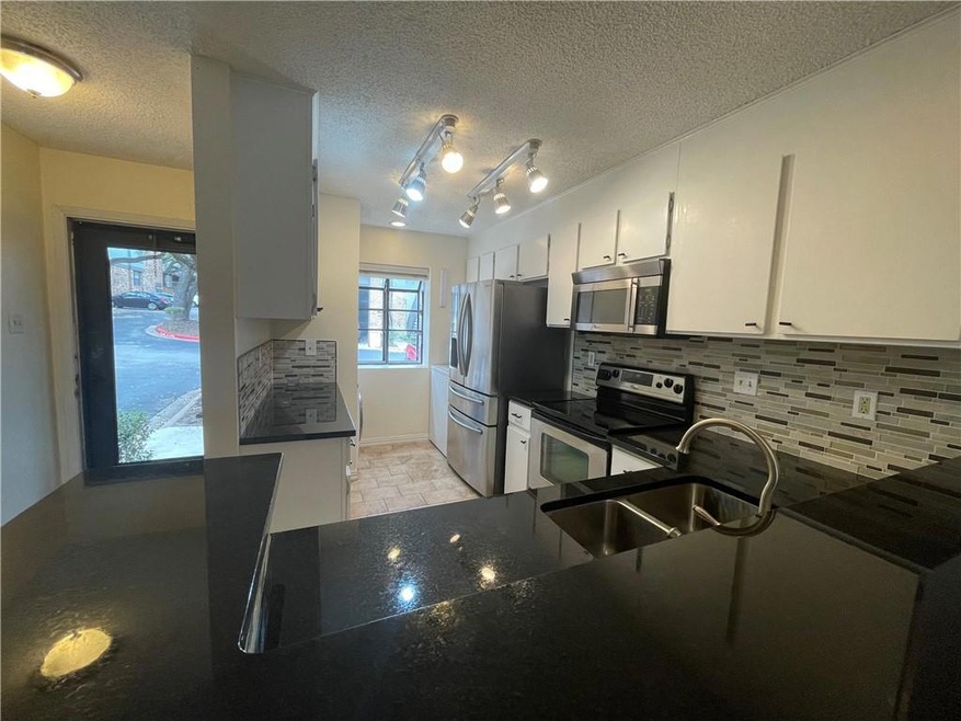 Great walkability in this area with numerous dinin