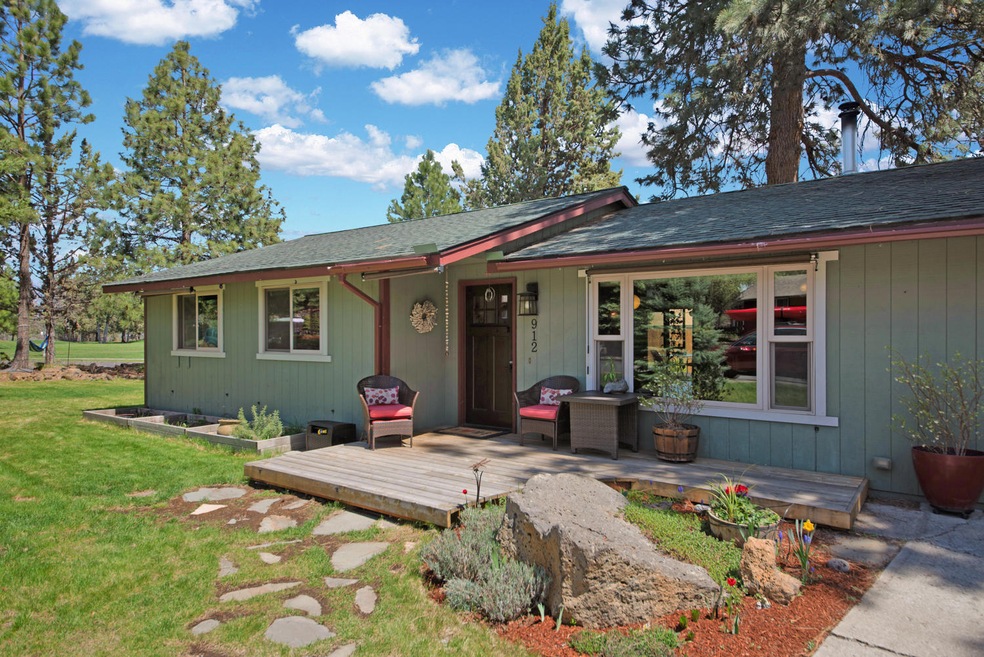 912 SE Morton Ct-4