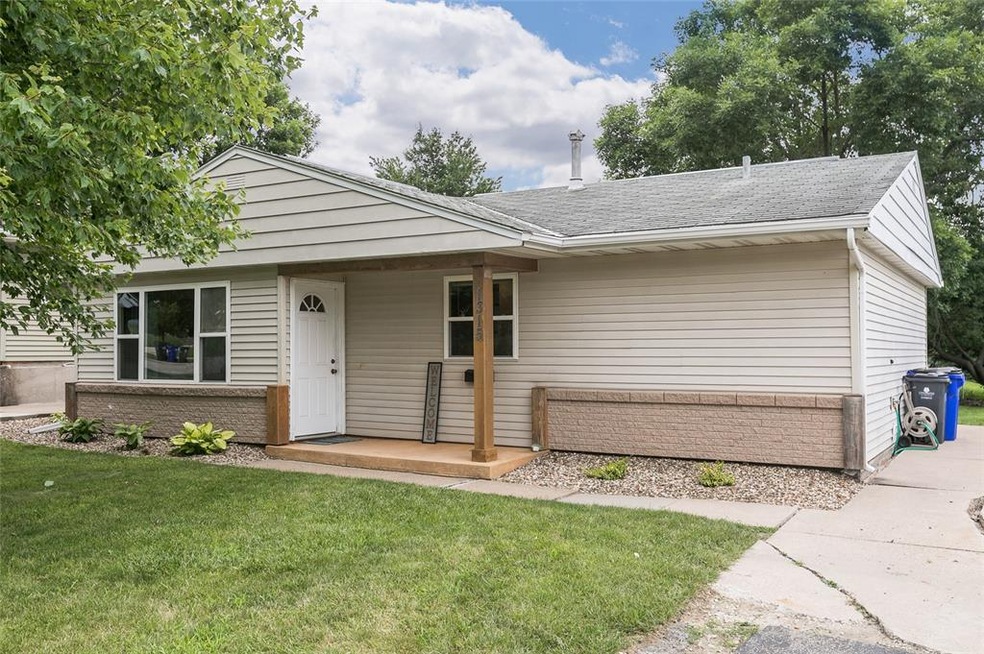 1315 18th St SW, Cedar Rapids, IA 52404 - photo 1