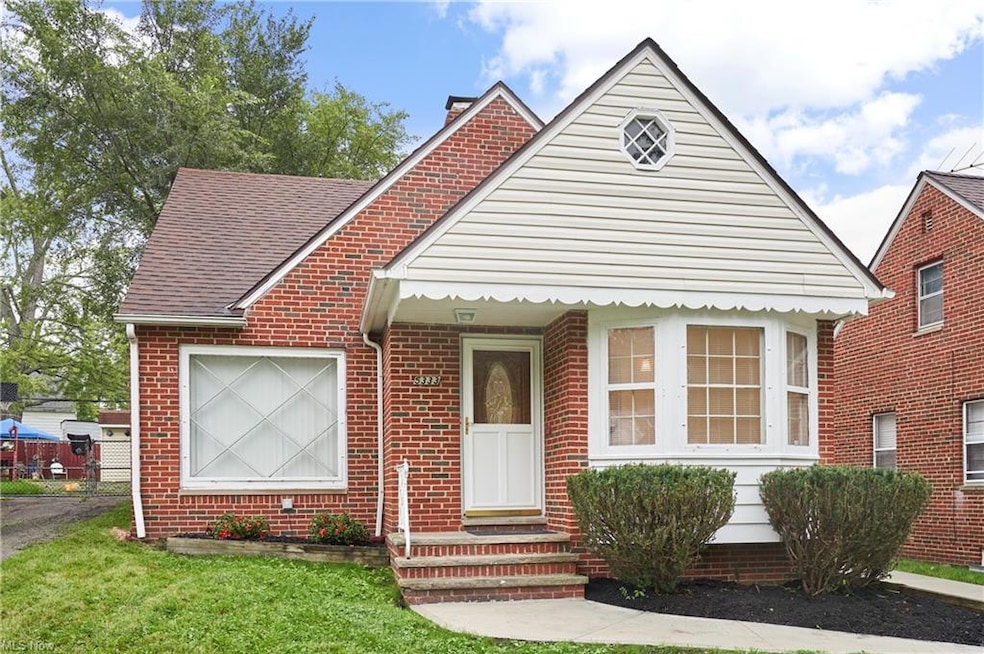5333 Thomas St, Maple Heights, OH 44137 - photo 1