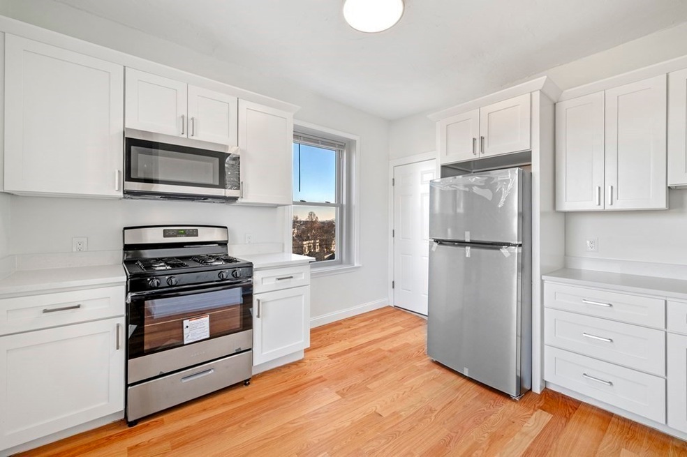 307 Medford St unit 3, Somerville, MA 02143 - photo 1