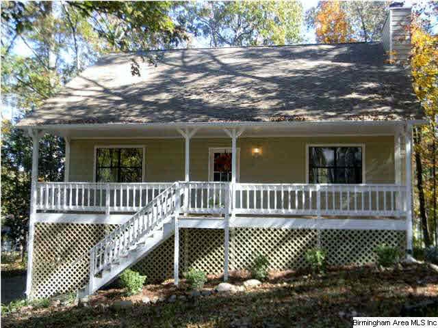 Newly painted exterior with new dimensional roof