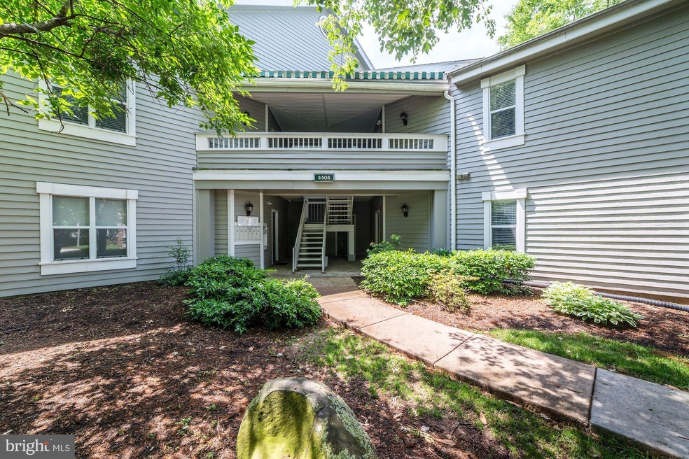 4404 Helmsford Ln unit 203, Fairfax, VA 22033 - photo 1
