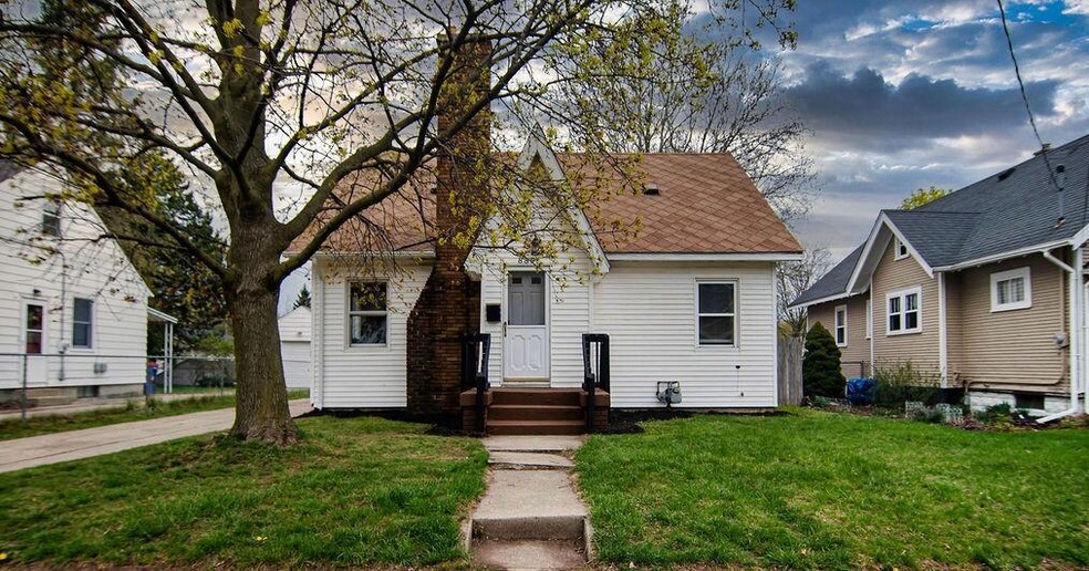 889 Arlington St NE, Grand Rapids, MI 49505 - photo 1