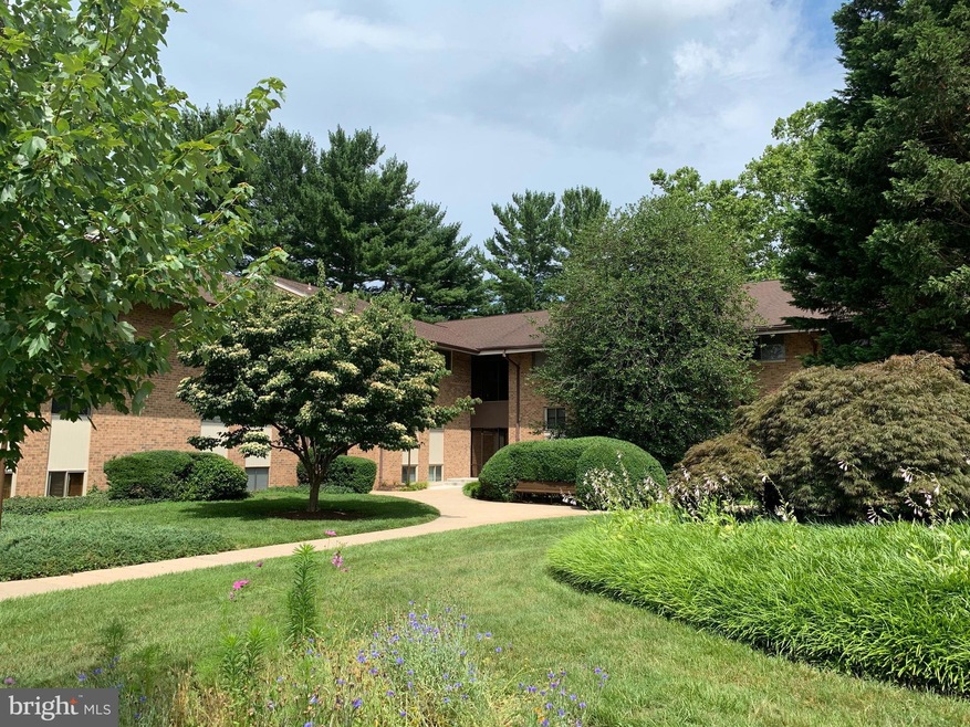 18609 Walkers Choice Rd unit 3, Montgomery Village, MD 20886 - photo 1