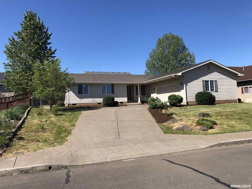 388 NE Fern Ave, Dallas, OR 97338 - photo 1