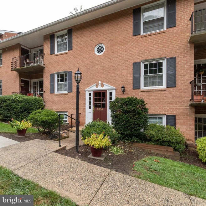 3814 Lyndhurst Dr unit 201, Fairfax, VA 22031 - photo 1