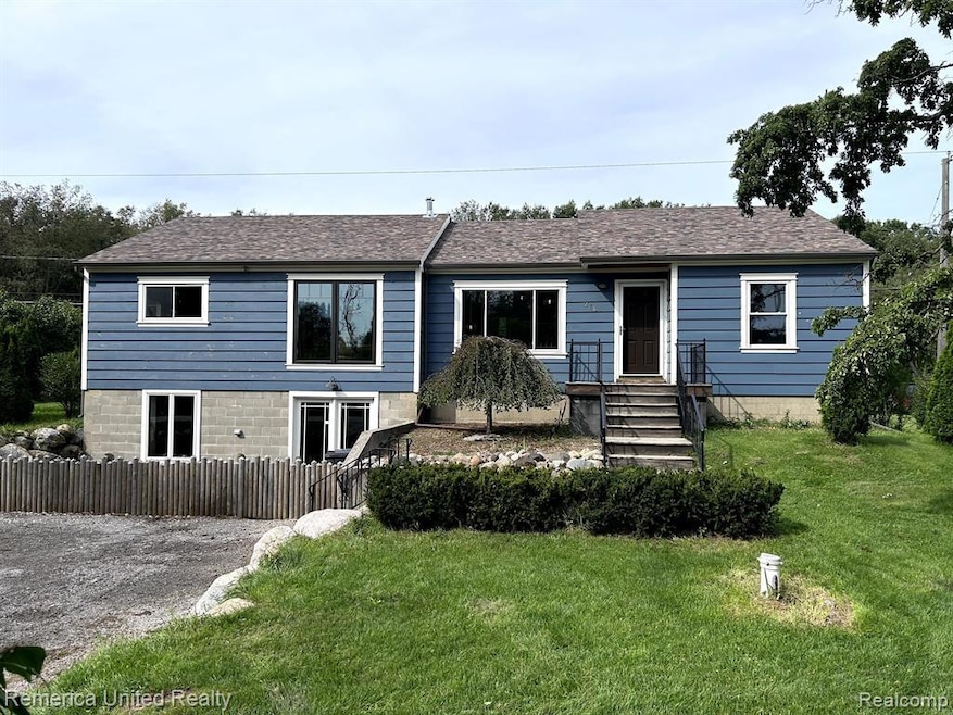 274 S Hacker Rd, Brighton, MI 48114 - photo 1