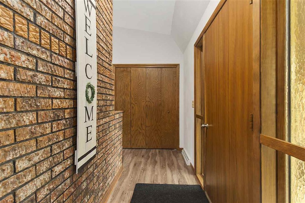 2128 N Connies Ct, Appleton, WI 54914 - photo 1