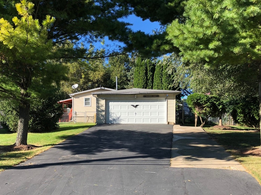 300 Castlewood Dr, Carpentersville, IL 60110 - photo 1