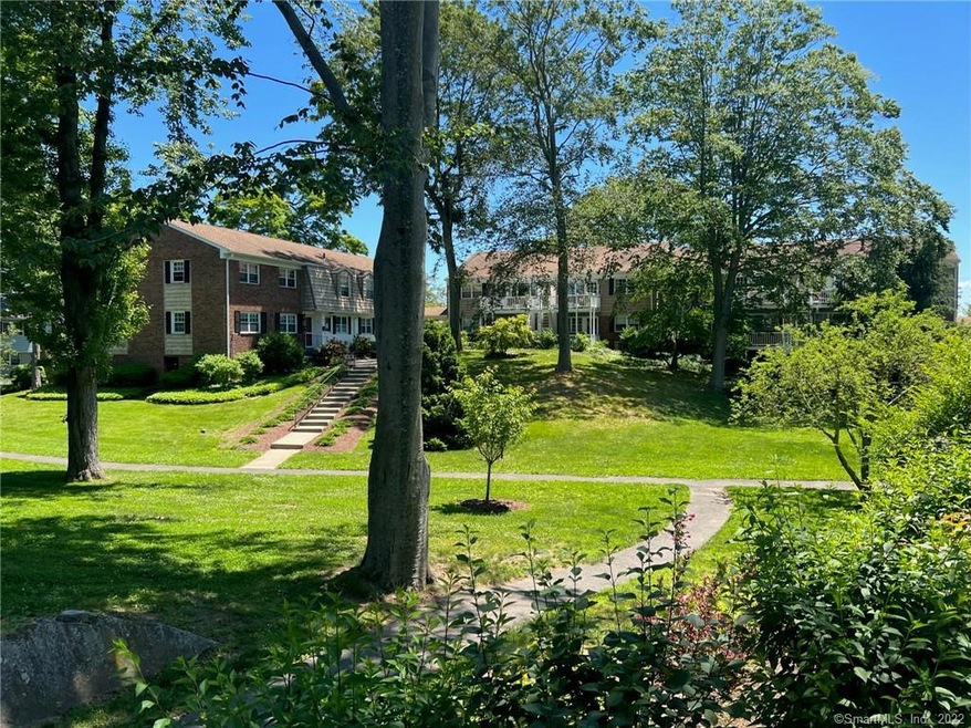 245 Unquowa Rd unit 23, Fairfield, CT 06824 - photo 1