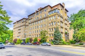 Chatsworth Gardens unit 405, Larchmont, NY 10538 - photo 1