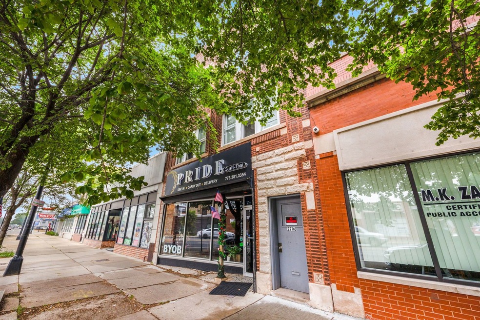 2706 W Peterson Ave unit 3, Chicago, IL 60659 - photo 1