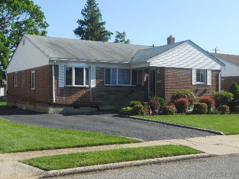 3836 Hahn Ave, Bethpage, NY 11714 - photo 1