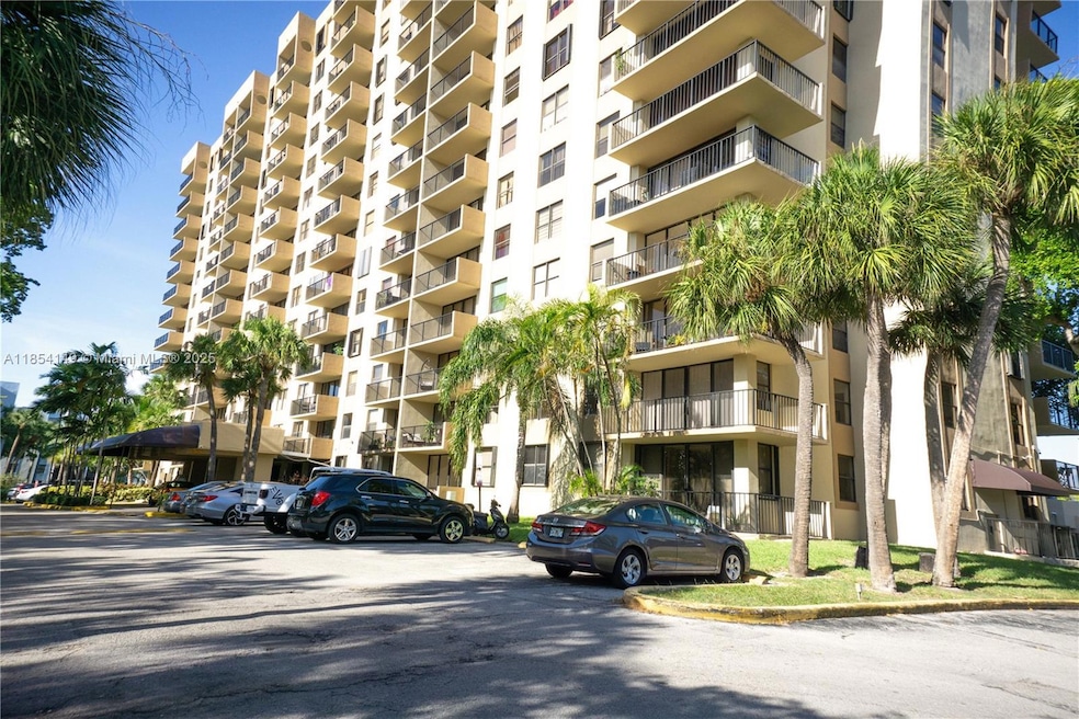 Greenwich Condominiums unit A1415, North Miami, FL 33161 - photo 1