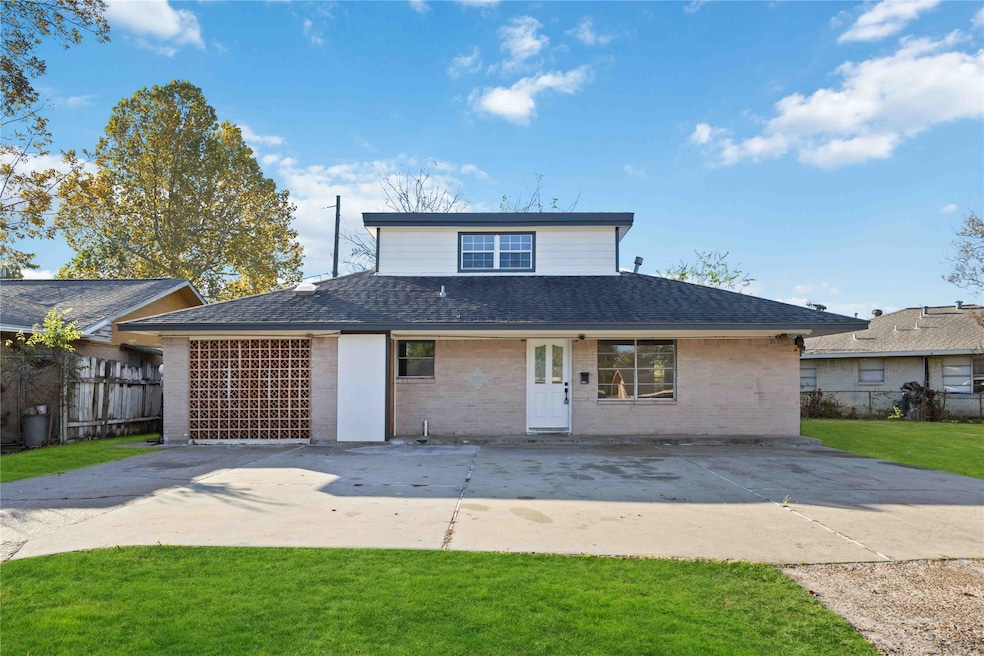 3304 Bluefield Dr, Pasadena, TX 77503 - photo 1