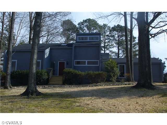 Exterior Front - 3 bedroom, 2.5 bath contemporary 