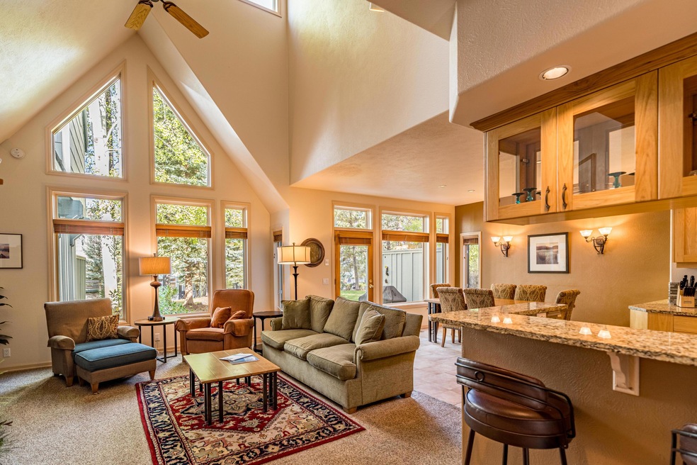 57070 Peppermill Cir unit 32-F, Sunriver, OR 97707 - photo 1