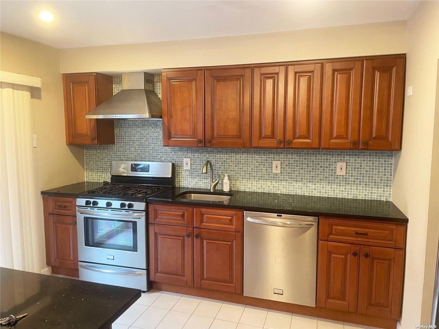 67-31 198th St, Fresh Meadows, NY 11365 - photo 1