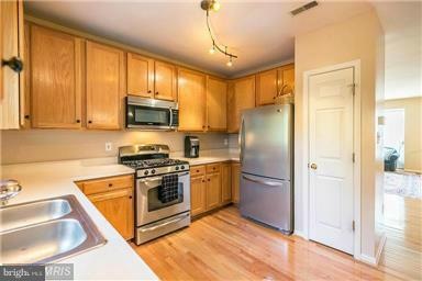 25235 Dunvegan Square, Chantilly, VA 20152 - photo 1