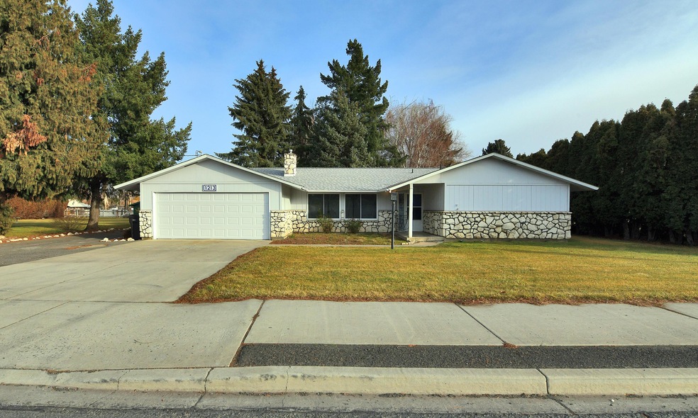 1 1213 S 72nd Ave