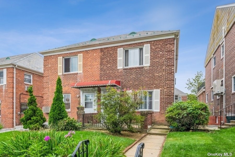 175-22 73rd Ave, Flushing, NY 11366 - photo 1