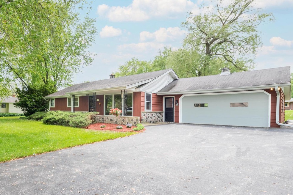 Exterior_W150N5291 Badger Drive (1)