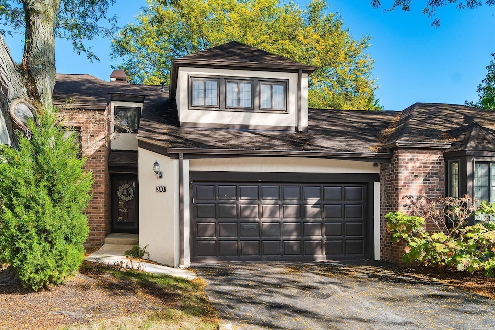 Welcome to 210 St Antoine Dr.