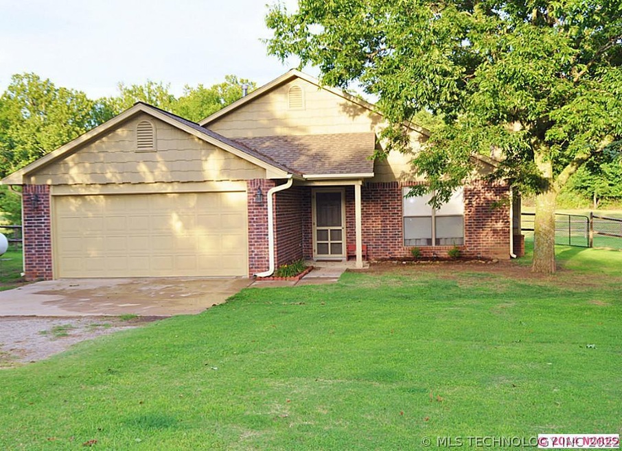 BEAUTIFUL HOME ON 1.24 ACRES