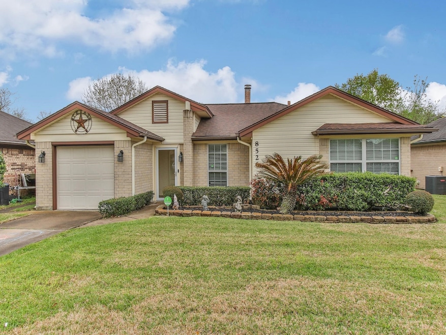 8526 Lazy Brook Ln, La Porte, TX 77571 - photo 1