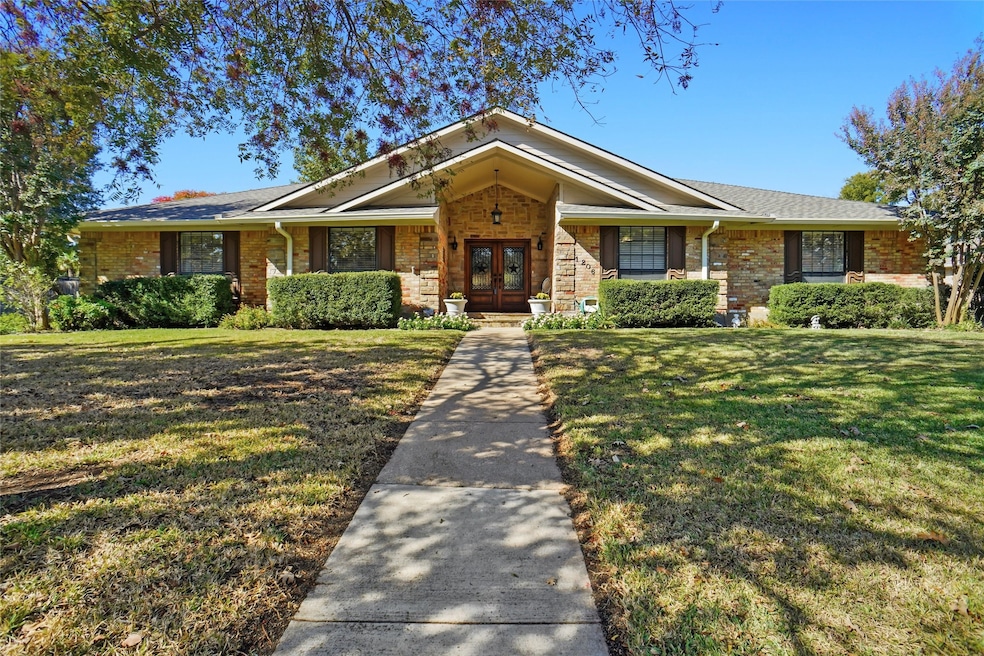 1206 Oakwood Trail, Southlake, TX 76092 - photo 1