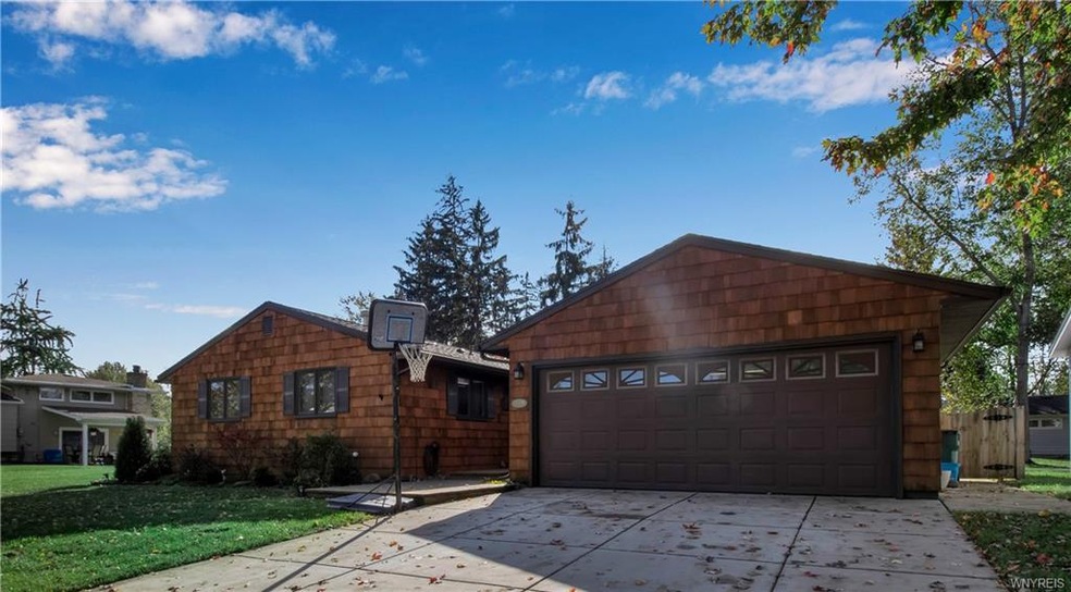 817 Meadowbrook Dr, North Tonawanda, NY 14120 - photo 1