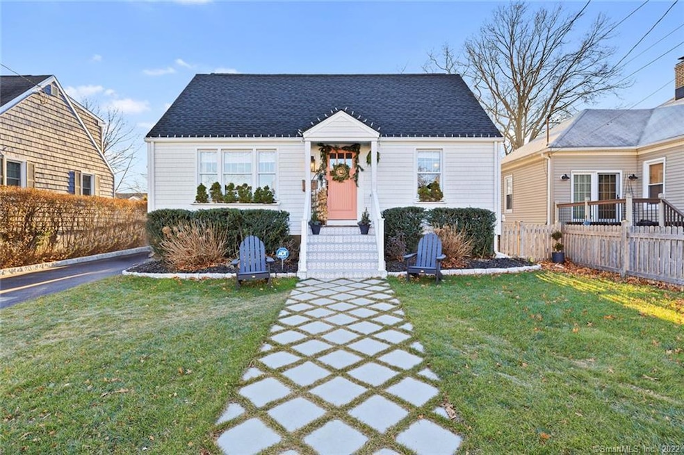 726 Reef Rd, Fairfield, CT 06824 - photo 1