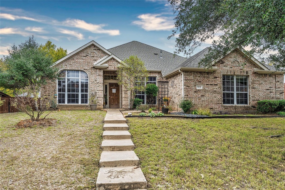 913 Providence St, Denton, TX 76205 - photo 1